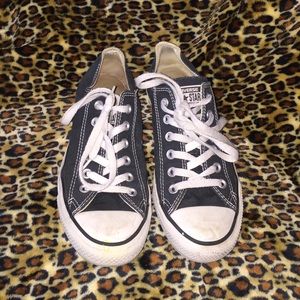 Black low top converse